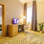 Batthyany Kastelyszallo Отель 4*